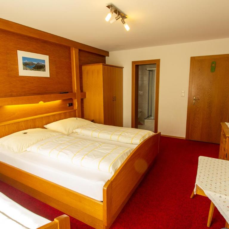 Haus Josef - Dreibettzimmer mit Dusche - 3