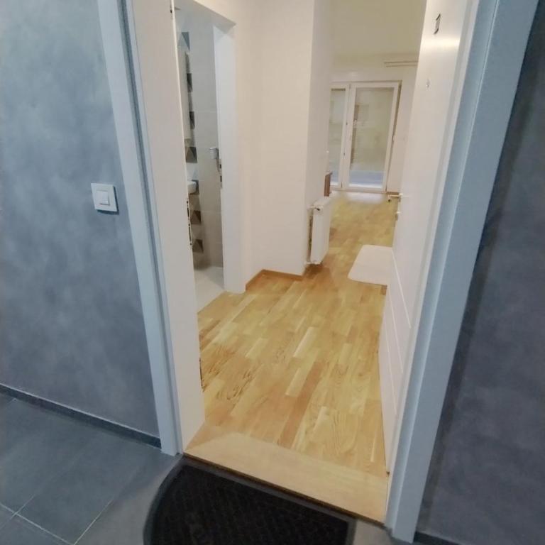 Apartman Tara Jagodina, ima free parking u garazi - Apartman sa 2 Spavaće Sobe i Terasom - 9