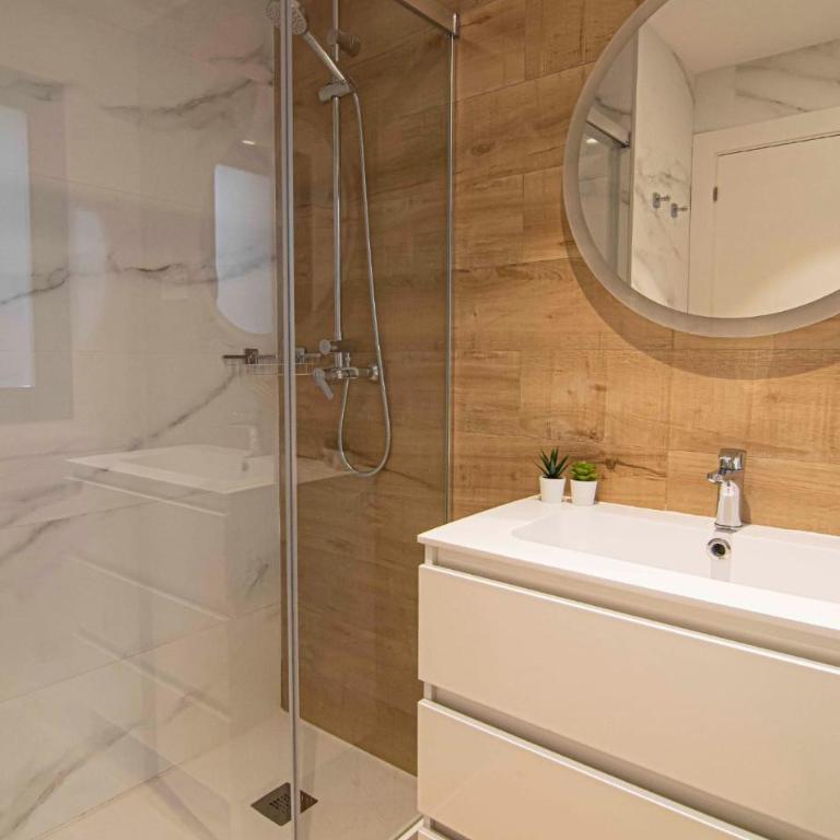 Apartamentos Leonor - Estudio Familiar - 1