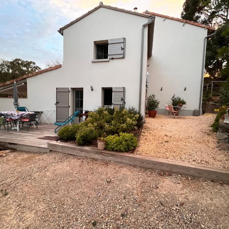 Appartement à cavalaire dans un domaine privé au rez-de-jardin - One-Bedroom Apartment - 4