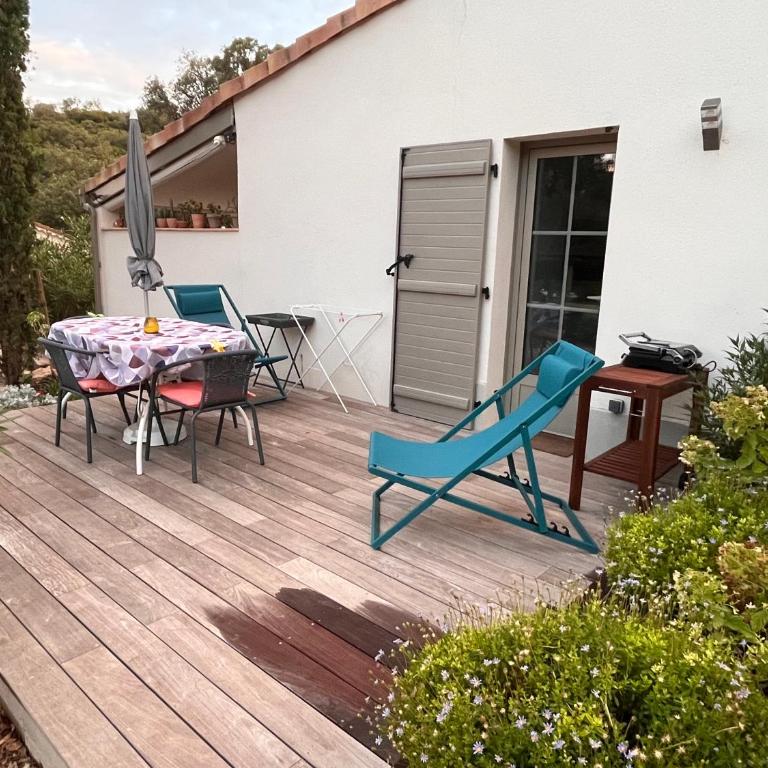 Appartement à cavalaire dans un domaine privé au rez-de-jardin - One-Bedroom Apartment - 5