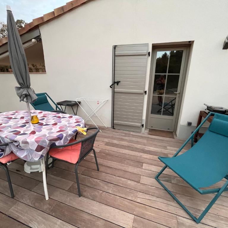 Appartement à cavalaire dans un domaine privé au rez-de-jardin - One-Bedroom Apartment - 6