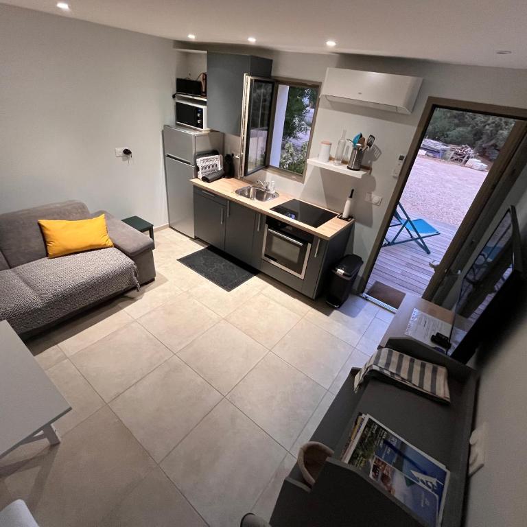 Appartement à cavalaire dans un domaine privé au rez-de-jardin - One-Bedroom Apartment - 7