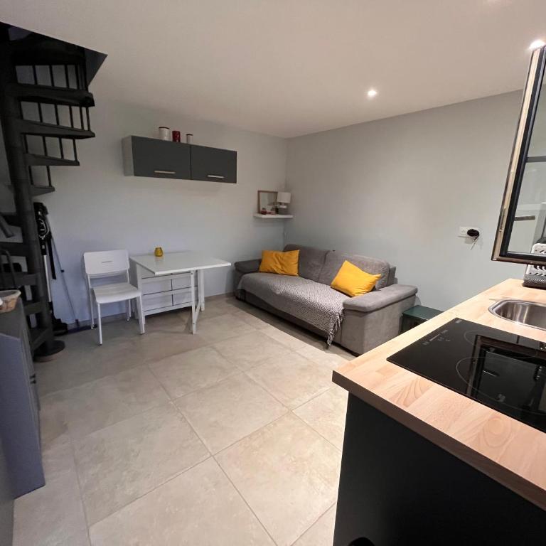 Appartement à cavalaire dans un domaine privé au rez-de-jardin - One-Bedroom Apartment - 8