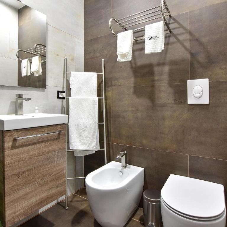 Suite Meghan Home - Two-Bedroom Holiday Home - 19