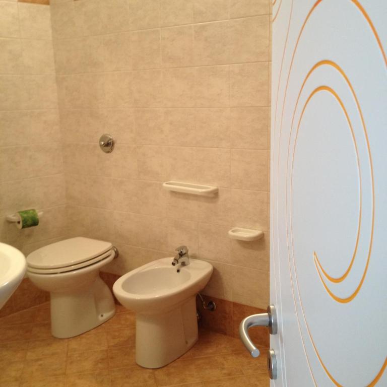 Orange Paradise b&b - Camera Matrimoniale/Doppia con Letti Singoli con Bagno Privato - 12