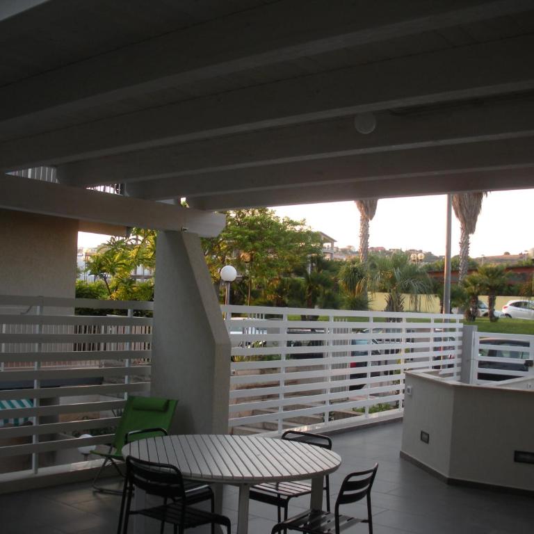 La Casa Bianca - Two-Bedroom House - 34