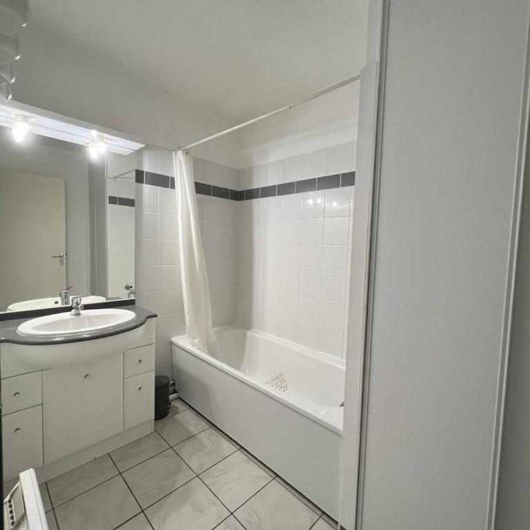 Appartement T2 calme avec terrasse et parking - 3 couchages - Appartement 1 Chambre - 11