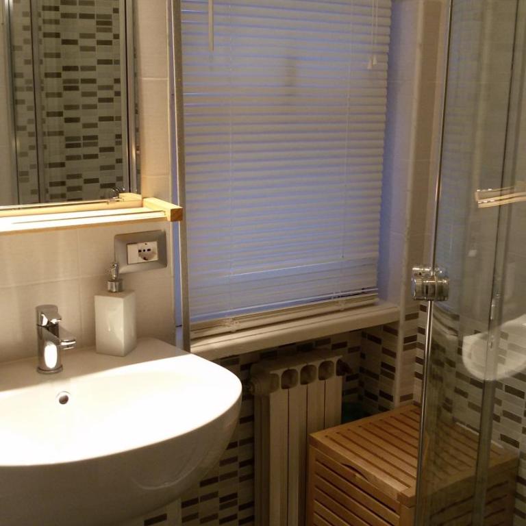 Isabella Rooms - Camera Matrimoniale con Bagno Privato Esterno - 1