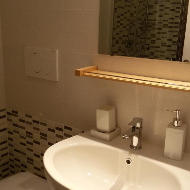 Isabella Rooms - Camera Quadrupla con Bagno Privato Esterno - 1