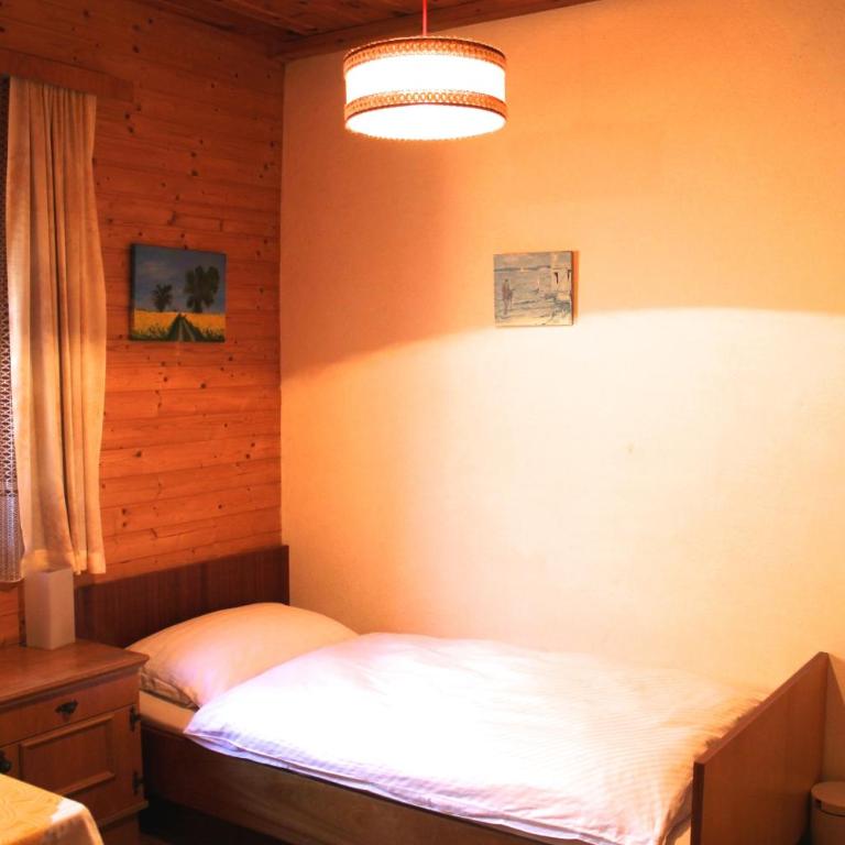 Gästehaus Moser - Standard Einzelzimmer mit Gemeinschaftsbad - 1