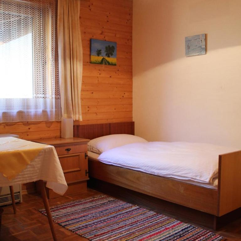 Gästehaus Moser - Standard Einzelzimmer mit Gemeinschaftsbad - 4