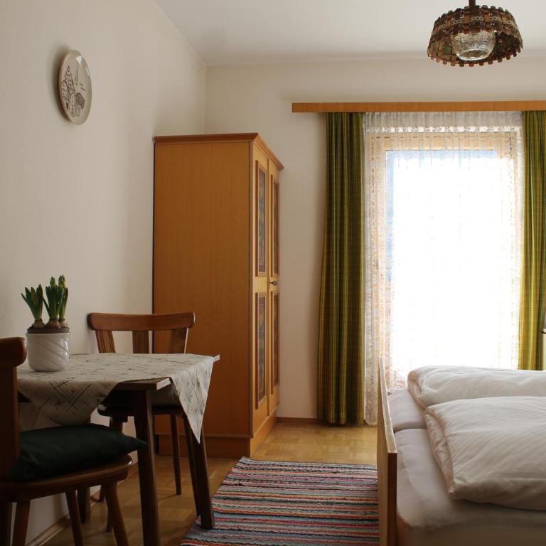 Gästehaus Moser - Doppelzimmer mit eigenem externen Bad - 1