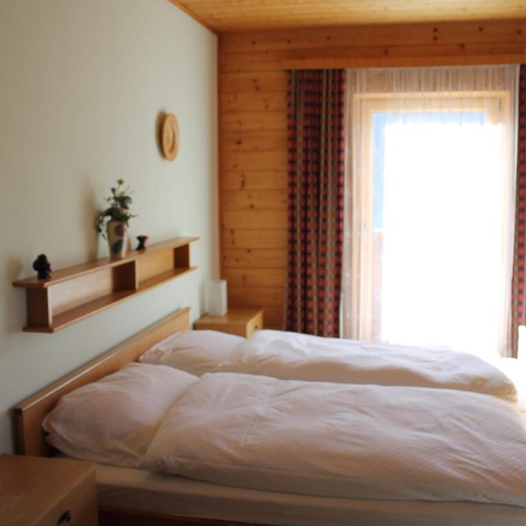 Gästehaus Moser - Doppelzimmer mit Gemeinschafts-WC - 3