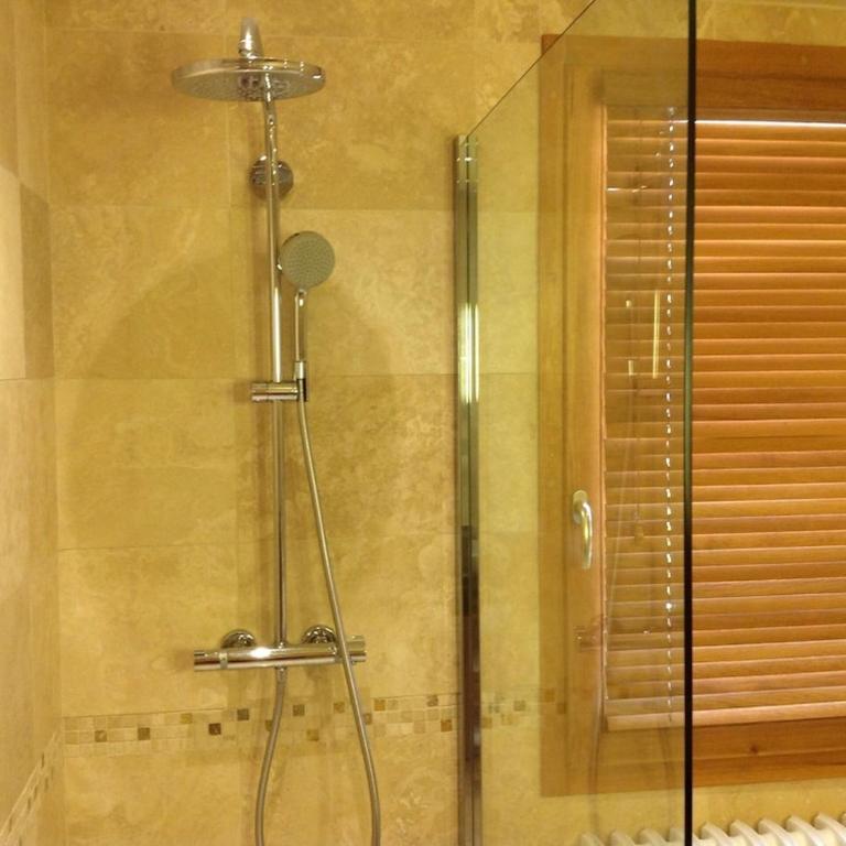 Spacious Ski Chalet In Traditional French Village, sleeps 8, Four Star with fibre broadband - Chalet - 34