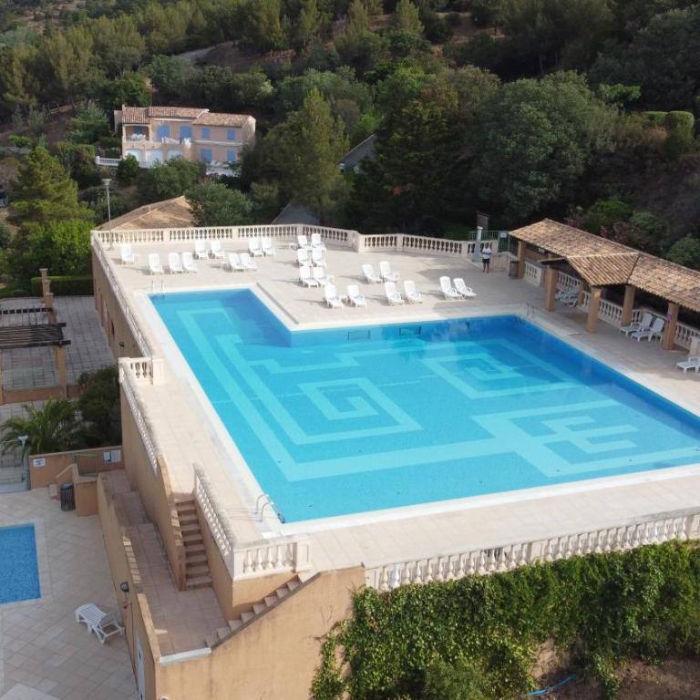 Les ISSAMBRES appart 6 pers grande terrasse superbe vue mer et golfe de saint Tropez, piscine - Appartement 2 Chambres - 10