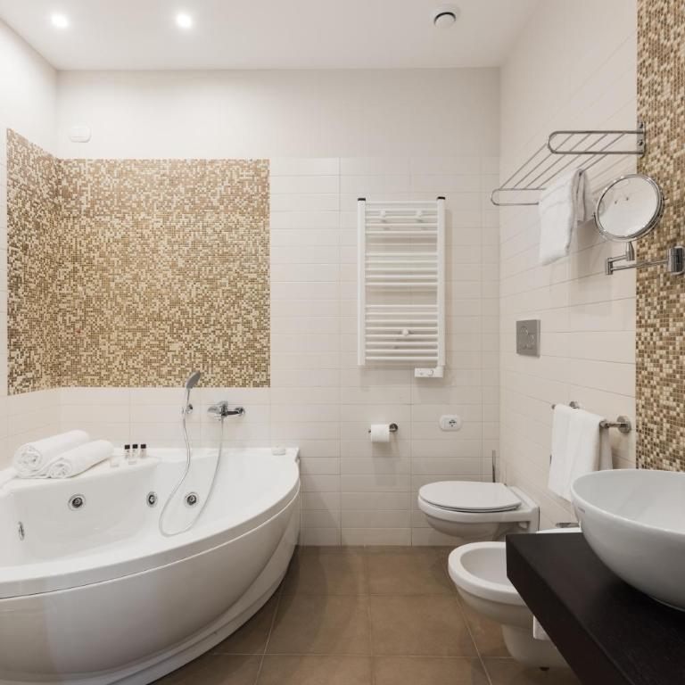 AT FORTY-ONE - Suite King con Vasca Idromassaggio - 3