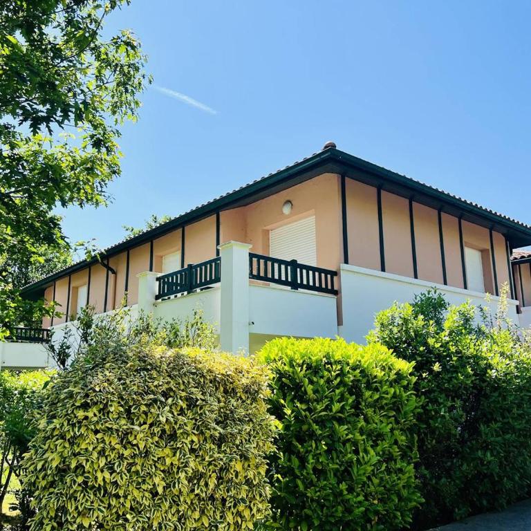 Cambo : T2 Confortable avec Wifi et Parking - One-Bedroom Apartment - 1