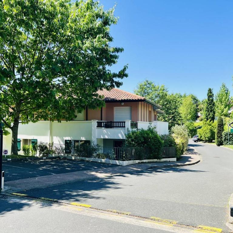 Cambo : T2 Confortable avec Wifi et Parking - One-Bedroom Apartment - 11