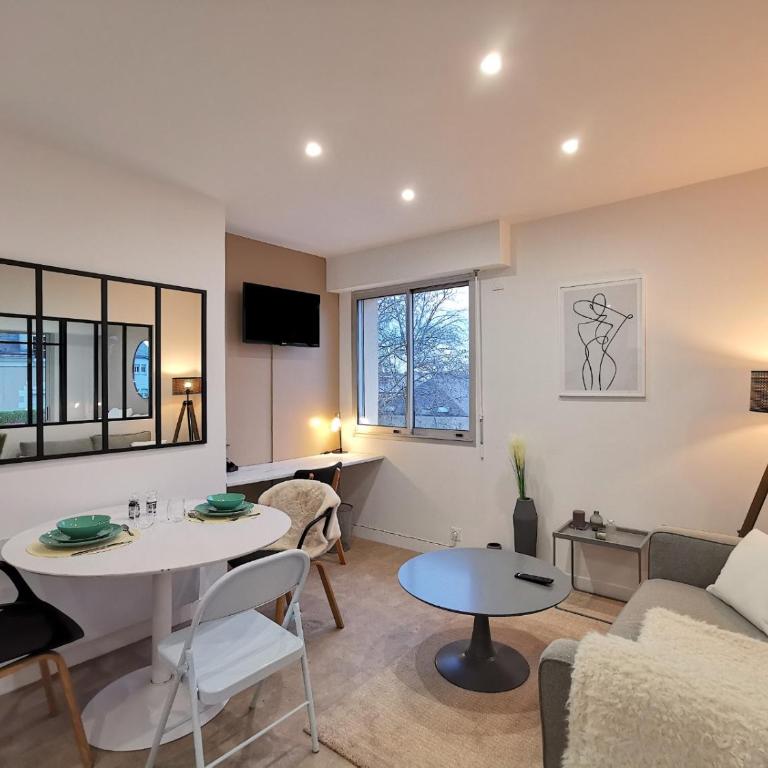 La Verrière - cocon lumineux & confort - balcon et parking gratuit sur place - Appartement 1 Chambre - 1