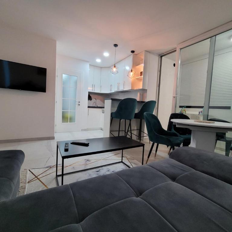Stan m&s, Boulevard-centar grada - Apartman sa 2 Spavaće Sobe - 2