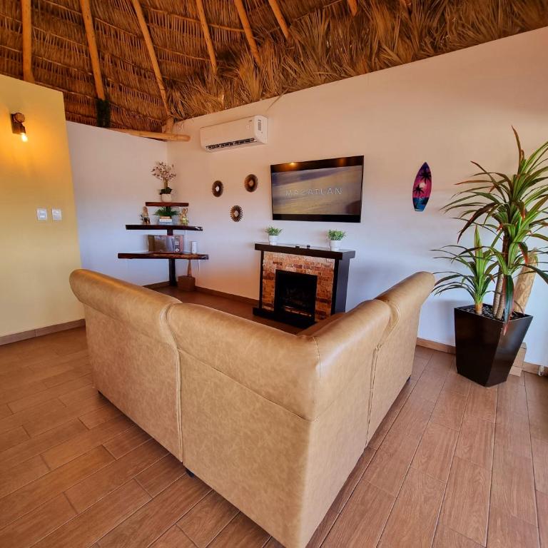 Palm Valley Cabins - Family Suite with Balcony - 9