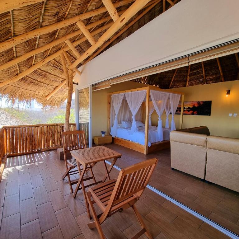 Palm Valley Cabins - Family Suite with Balcony - 11