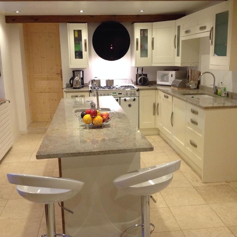 Spacious Ski Chalet In Traditional French Village, sleeps 8, Four Star with fibre broadband - Chalet - 31