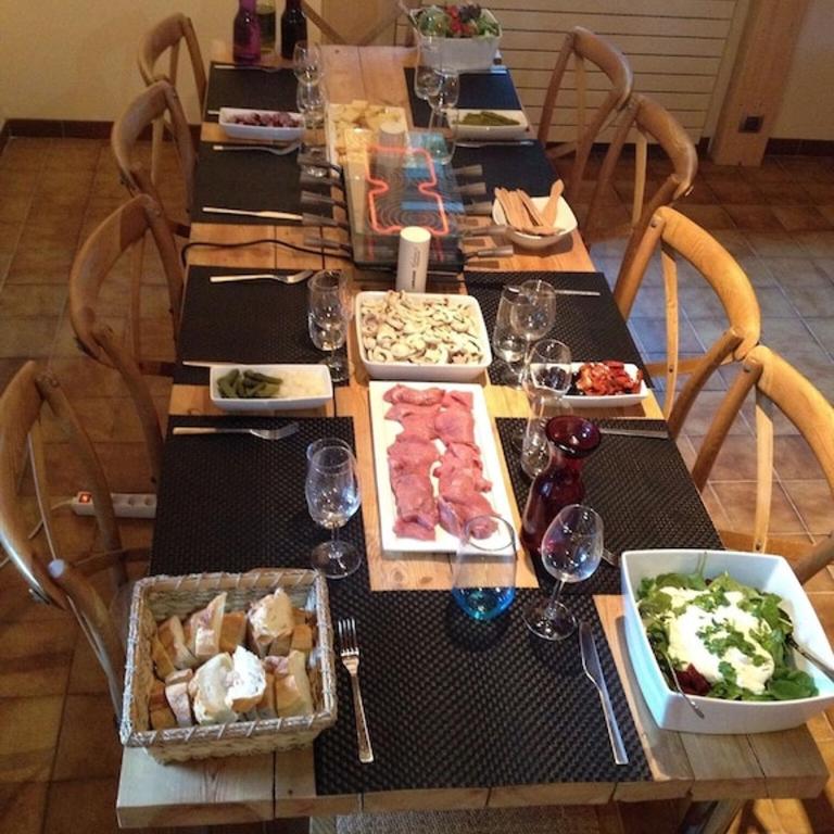 Spacious Ski Chalet In Traditional French Village, sleeps 8, Four Star with fibre broadband - Chalet - 26