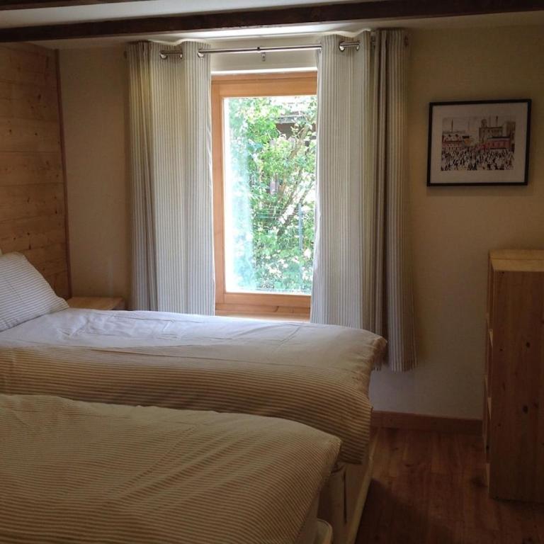 Spacious Ski Chalet In Traditional French Village, sleeps 8, Four Star with fibre broadband - Chalet - 25