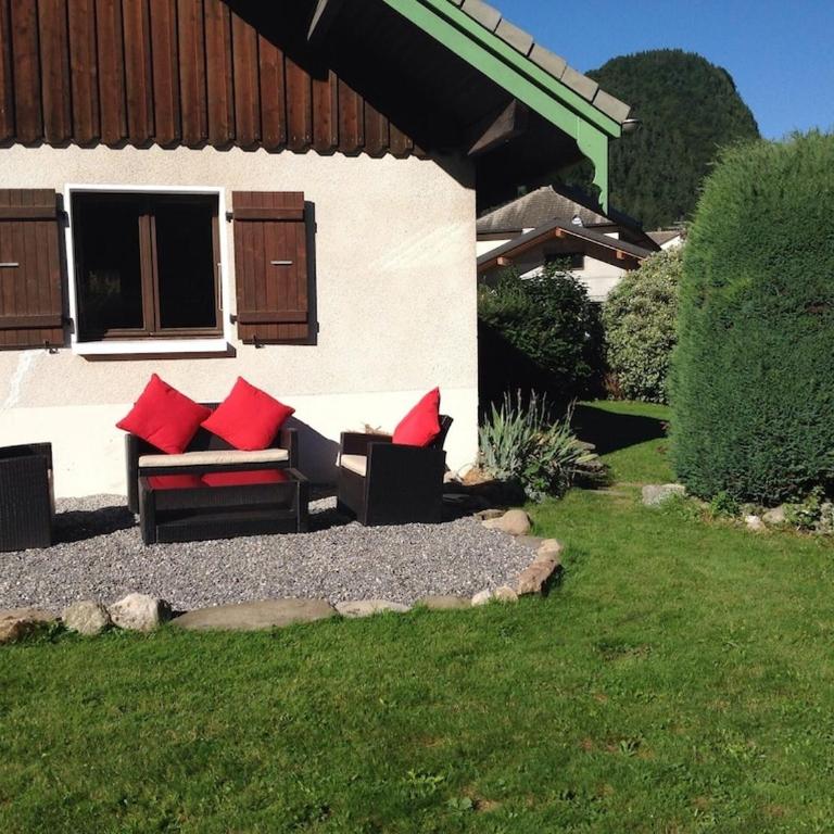 Spacious Ski Chalet In Traditional French Village, sleeps 8, Four Star with fibre broadband - Chalet - 24