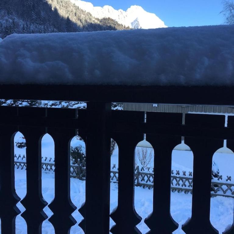 Spacious Ski Chalet In Traditional French Village, sleeps 8, Four Star with fibre broadband - Chalet - 18