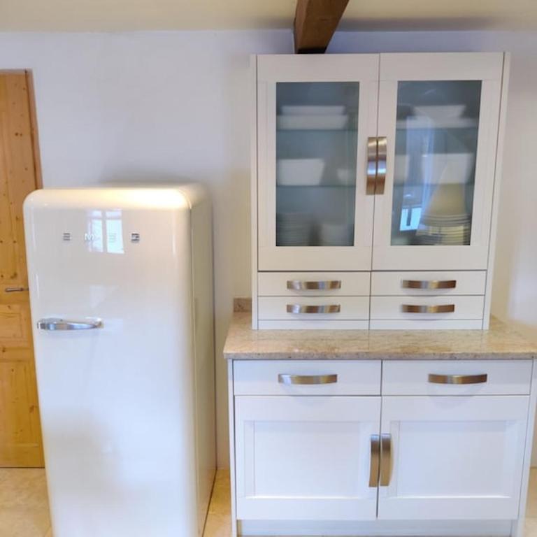 Spacious Ski Chalet In Traditional French Village, sleeps 8, Four Star with fibre broadband - Chalet - 14