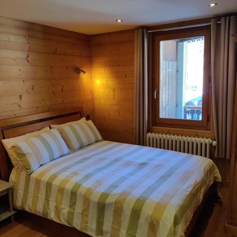 Spacious Ski Chalet In Traditional French Village, sleeps 8, Four Star with fibre broadband - Chalet - 4