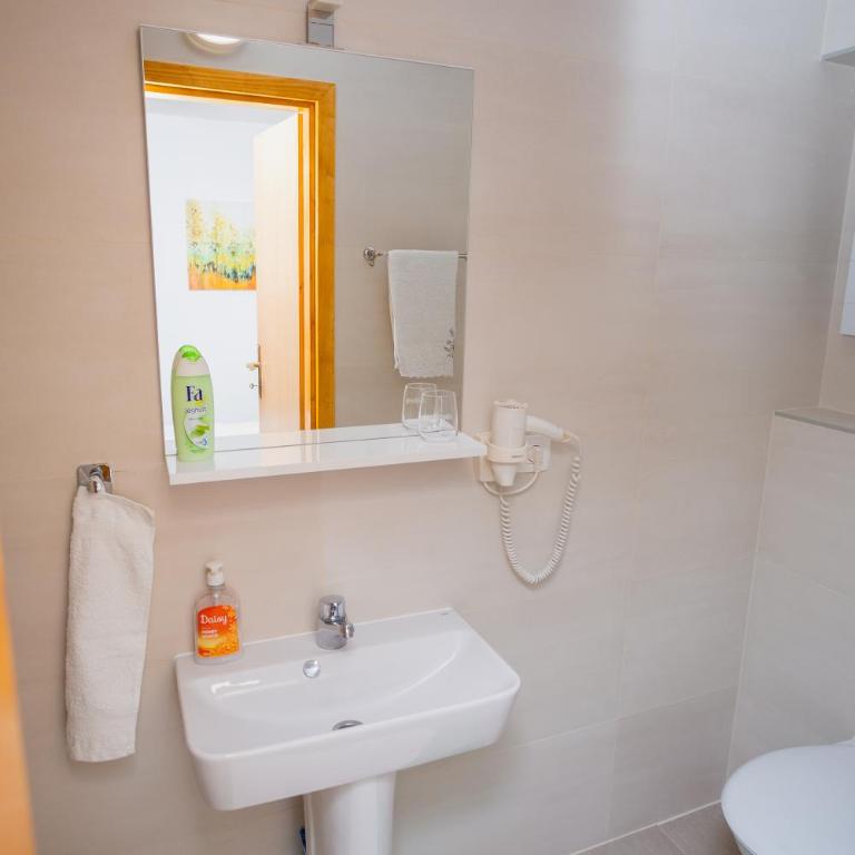 Green Lily Apartments - Studio Apartment - 8