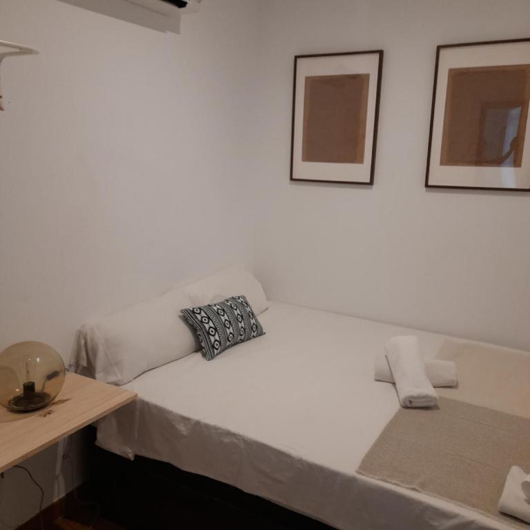 Espoz habitaciones - Standard Double Room with Shared Bathroom - 3