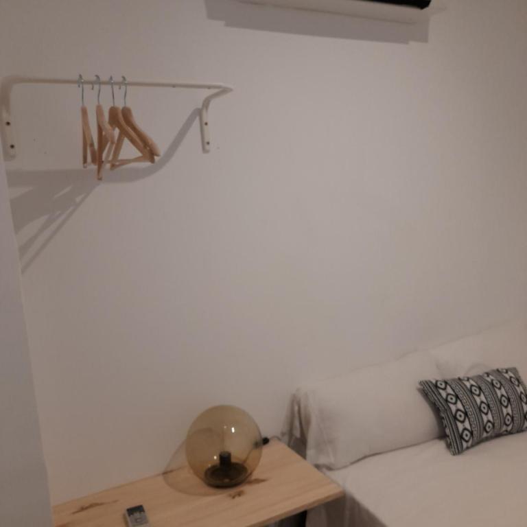 Espoz habitaciones - Standard Double Room with Shared Bathroom - 2