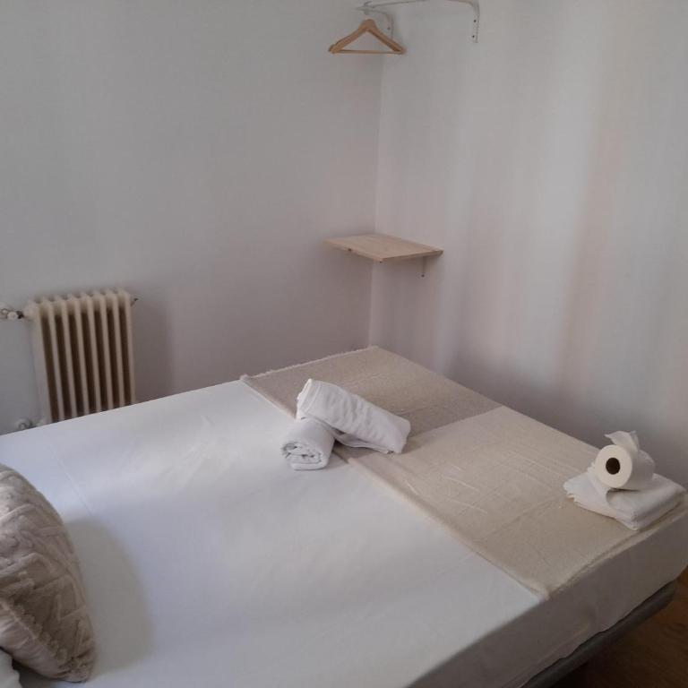 Espoz habitaciones - Double Room with Shared Bathroom - 2