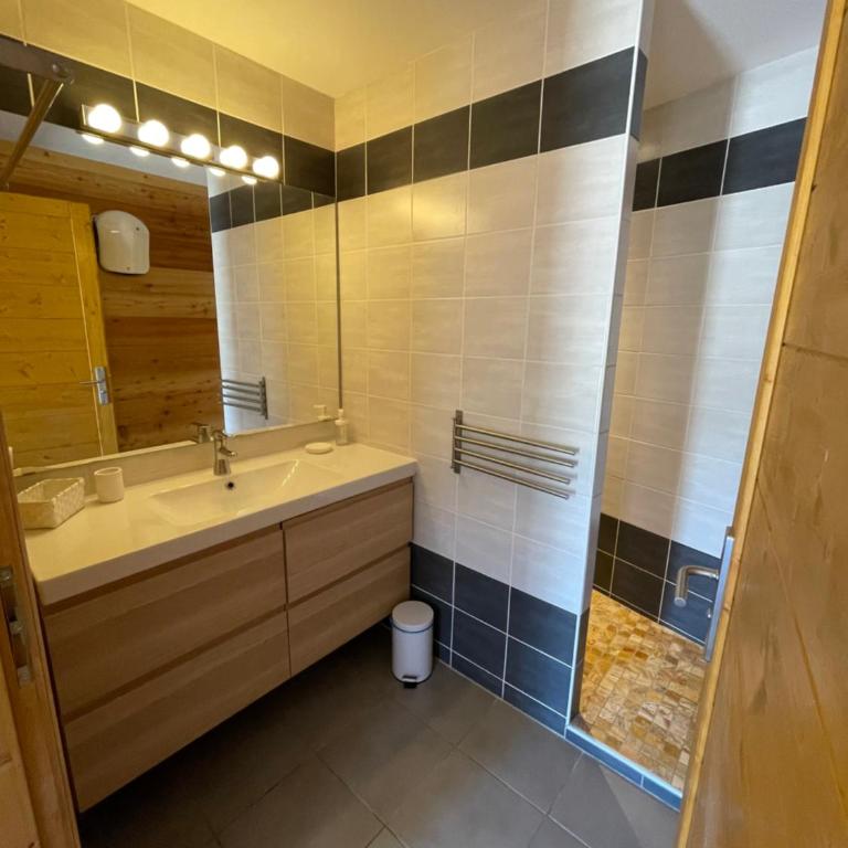 Résidence - Gite La Mourée - Appartement avec Vue sur la Montagne - 9