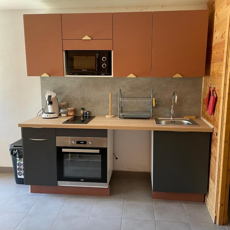 Résidence - Gite La Mourée - Appartement avec Vue sur la Montagne - 11
