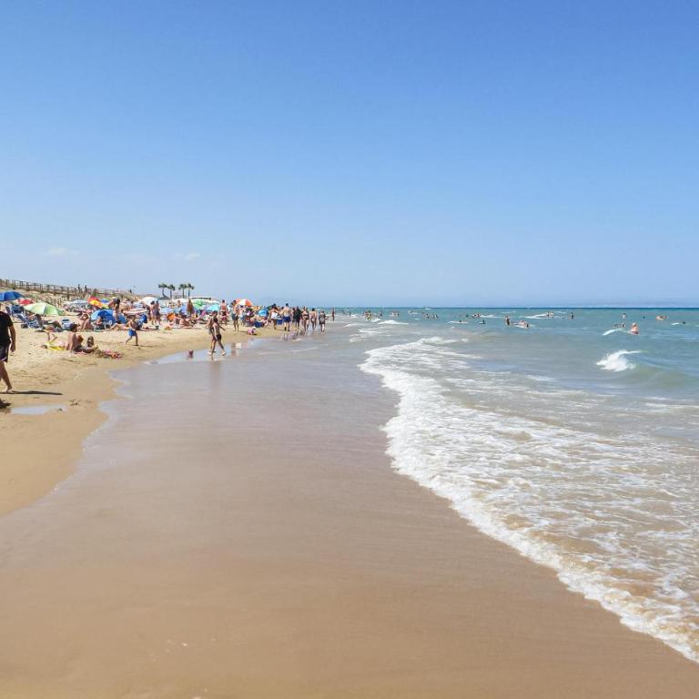 3 Bedroom Beautiful Apartment In Torrevieja - Three-Bedroom Apartment - 15