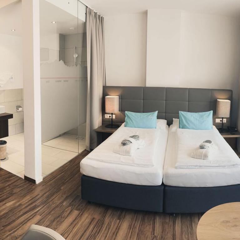 ALFA hotel - Double Room facing the street - 3