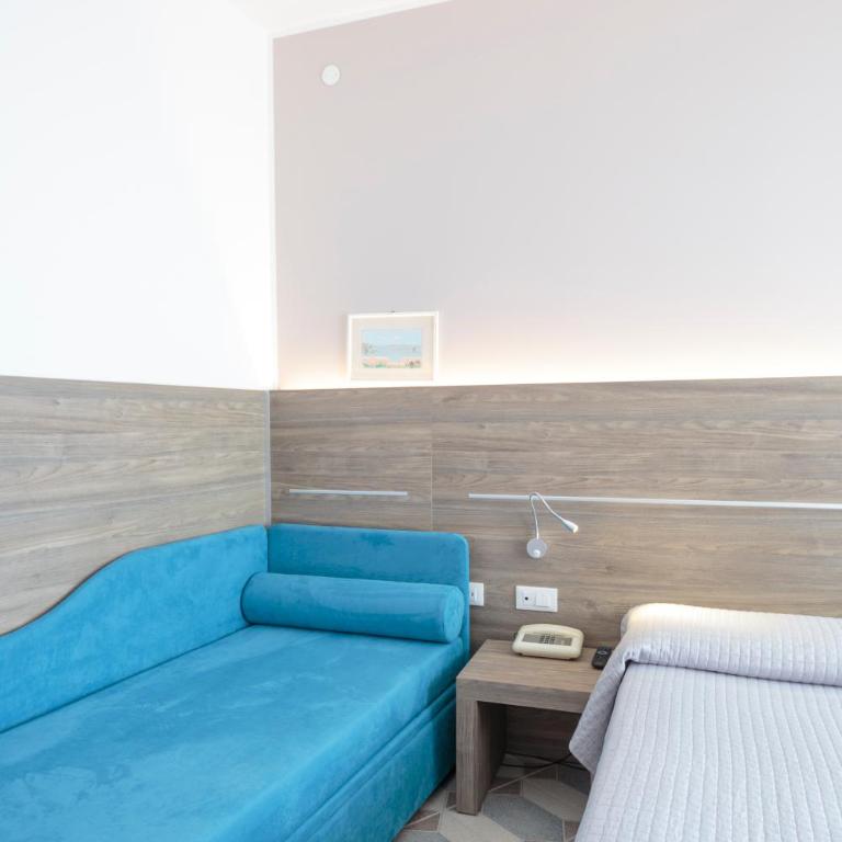 Hotel Capri 3 Stelle SUPERIOR - Camera Tripla Classic - 1