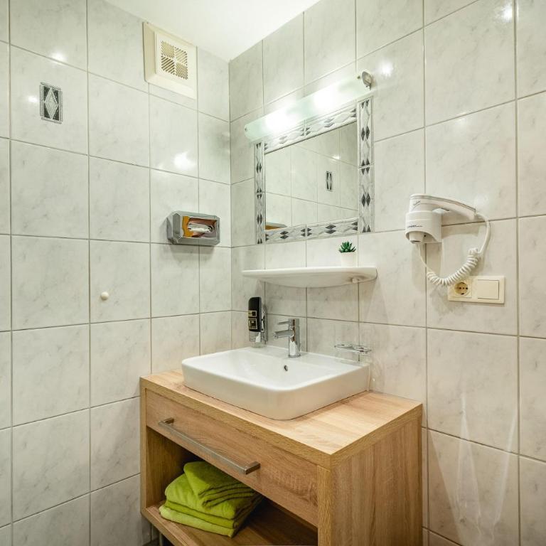 Aparthotel Hummerau - Standard Doppelzimmer mit Terrasse - 7