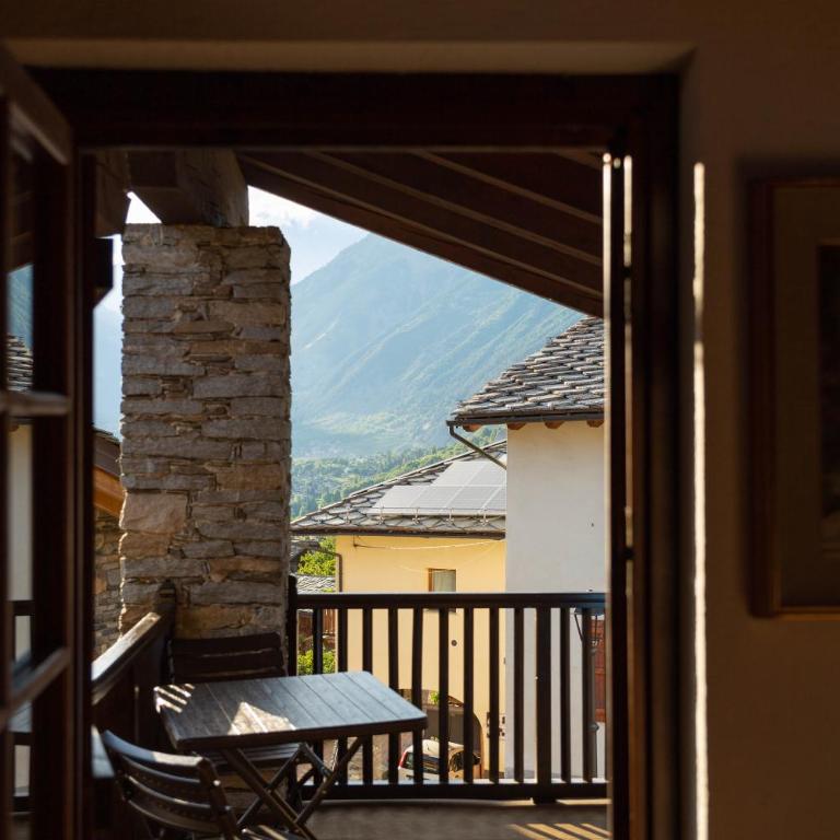 Maison Mont-Blanc - Two-Bedroom Apartment - 10