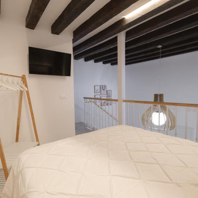 Precioso Loft en Centro Histórico de Córdoba. - One-Bedroom Apartment - 6