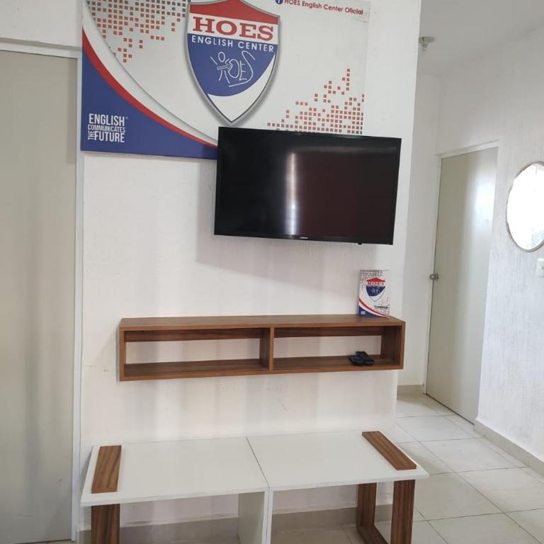 Pretty Apartment HOEStel Bacaret! - Three-Bedroom Apartment - 7