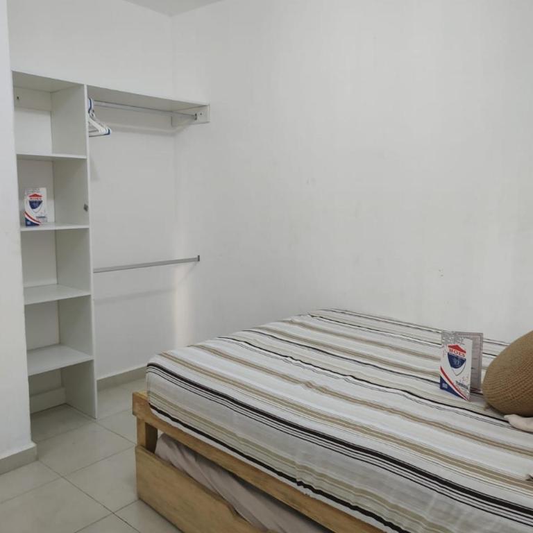 Pretty Apartment HOEStel Bacaret! - Three-Bedroom Apartment - 12
