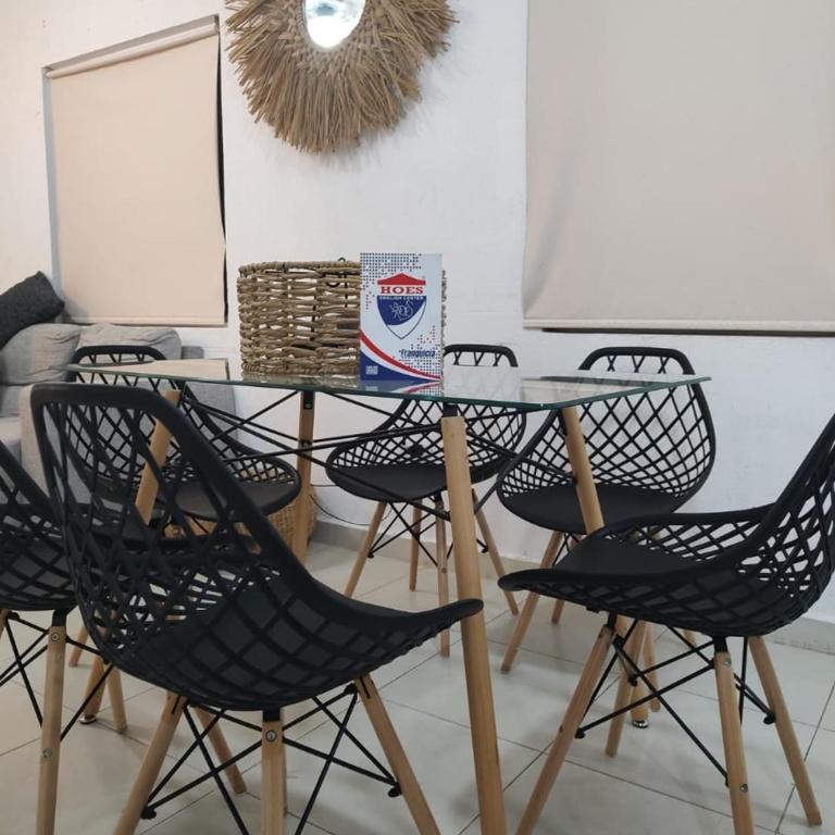 Pretty Apartment HOEStel Bacaret! - Three-Bedroom Apartment - 9