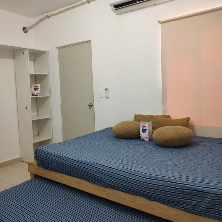 Pretty Apartment HOEStel Bacaret! - Three-Bedroom Apartment - 13